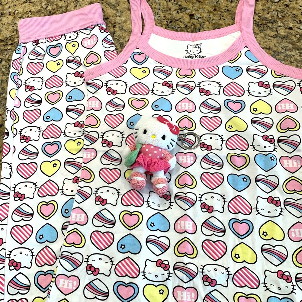 🆕Hello Kitty Pajama & Plush Key Chain Set